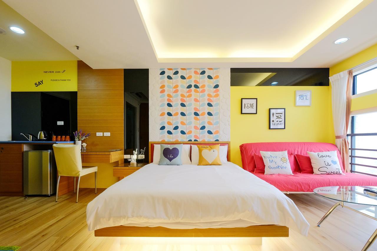 Color Fun Inn Kaohsziung Kültér fotó
